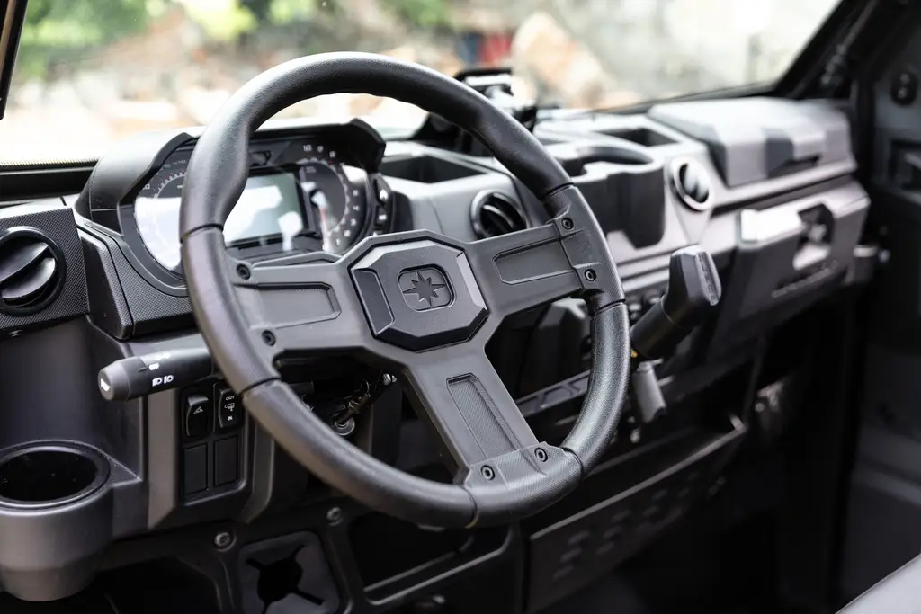 WebMedium_JPG-2026-EMEA-ORV-RGR-XP1000-eps-FullCab-BlueDusk-Detail-15